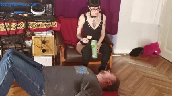 Beth Kinky - Slim Goth Domina Feeding Her Slave Mouth To Mouth Pt1 Hd Amateur - upornia.com on v0d.com
