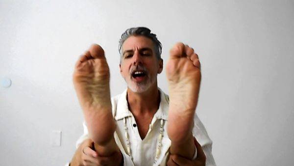 DILF Richard Lennox Shows Off His Feet In Yoga Session - drtuber.com on v0d.com