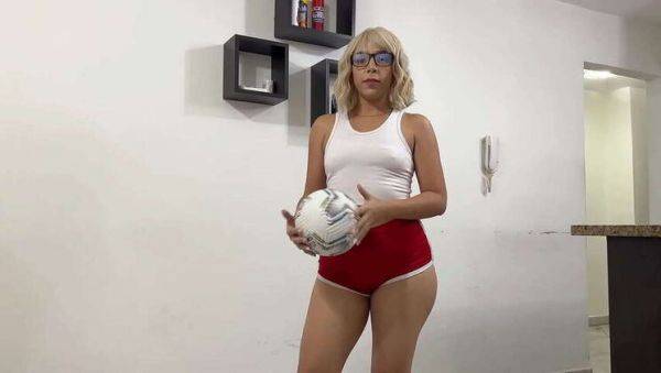 Stepson Instucts Sexy Soccer-Loving Stepmom in Cock Handling - veryfreeporn.com on v0d.com