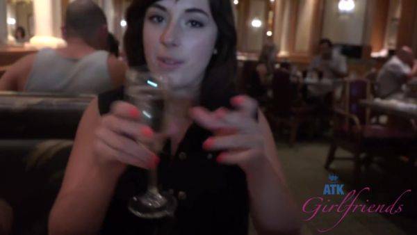 Virtual Vacation In Las Vegas With Simone Delilah And Lara Brookes Part 1 - hotmovs.com - Usa on v0d.com