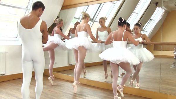 Russian ballerinas share cock on the dance floor - xbabe.com - Russia on v0d.com
