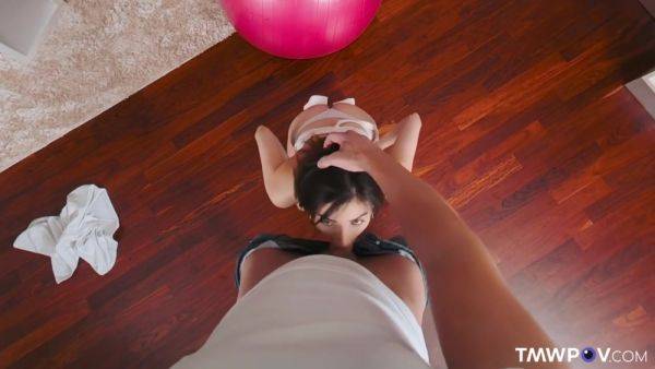 Workout For Her Pussy With Emily Pink - hotmovs.com on v0d.com