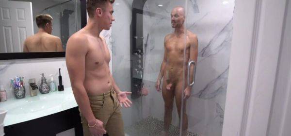 Two Horny Guys Want To Fuck In The Shower. - inxxx.com on v0d.com