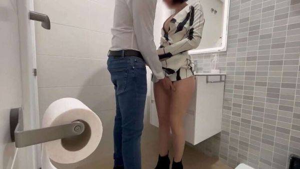 Lois Clark offers Lechero a bathroom surprise, ready for a cum-filled blowjob with a stranger - xxxfiles.com on v0d.com