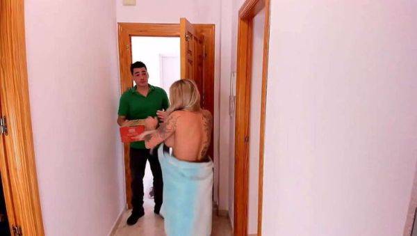 Raquel, the Blonde MILF, Serviced Delivery Guy's Big Cock After Dropping Towel - porntry.com on v0d.com