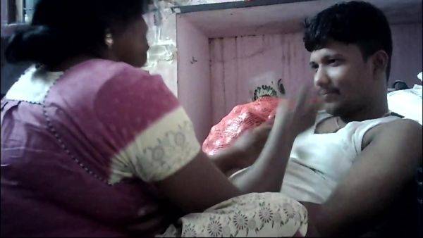 Indian House Wife Romantic Kissing Ass - upornia.com - India on v0d.com