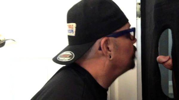 Tattooed gaydaddy sucks gloryhole dick - drtuber.com on v0d.com