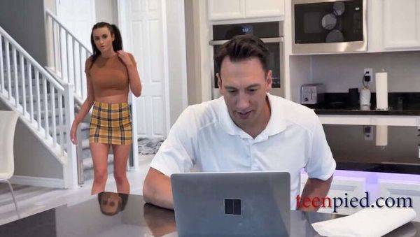 Stepdaughter Mia Taylor Catches Stepdad Jerking Off - xxxfiles.com on v0d.com