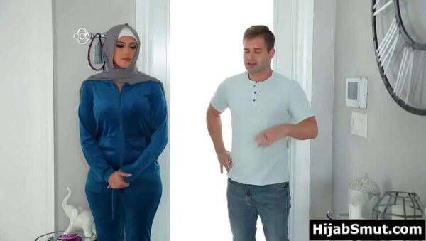 Innocent Muslim Girl Experiences Her First Time With Neighbor - veryfreeporn.com on v0d.com