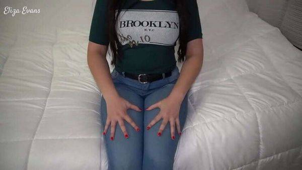 Gigantic ass of my friend's girlfriend with tight jeans. Genuine orgasm and creampie. I leave my cum inside her pussy - veryfreeporn.com on v0d.com