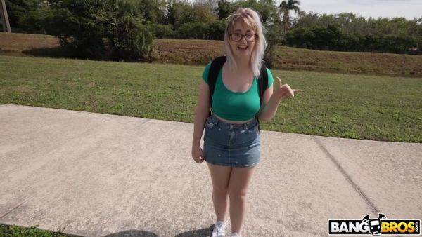 Nerdy Blonde Takes Big Dick - Annie Archer - videomanysex.com on v0d.com