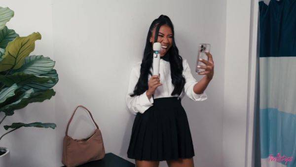 Catering To Her Pussy - Alexis Tae & Ameena Green - videomanysex.com on v0d.com