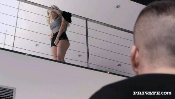 Blanche Bradburry Twerks Her Big Bubble Butt on a Fat Cock - porntry.com on v0d.com