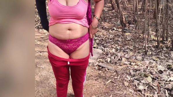 Hindi Sex In Indian Girlfriend Fucked Outdoor By His Boyfriend Video - desi-porntube.com - India on v0d.com