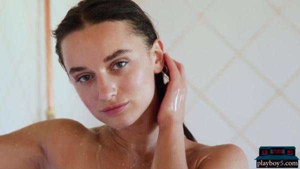 Ukrainian Yana And Gloria Are Smokin Steamy With Penelope Y Sophia - videohdzog.com - Russia - Ukraine on v0d.com