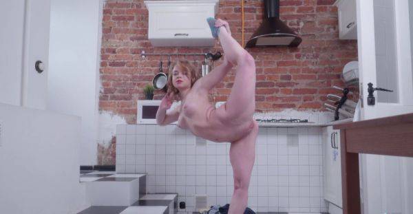 Blonde undulates her forms in sensual homemade solo kinks - alphaporno.com on v0d.com