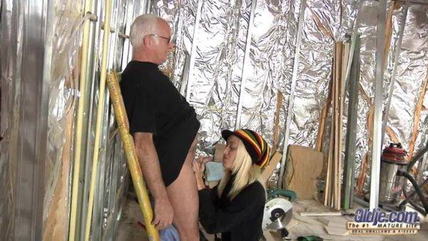The Horny Assistant - porntry.com on v0d.com