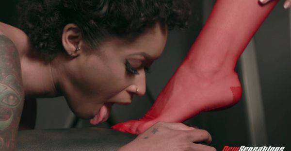 Adorable babes worship each other in true lesbian femdom gems - alphaporno.com on v0d.com