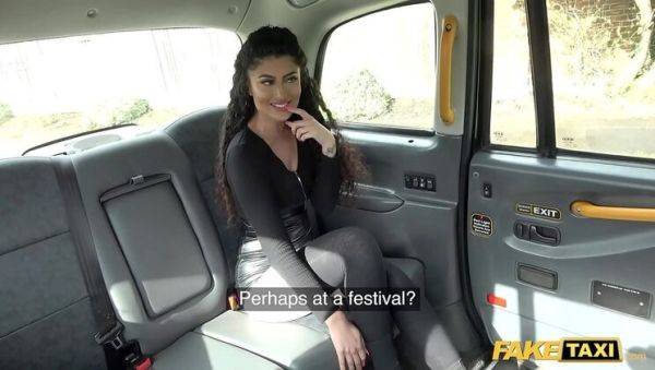 British Indian Asian babe with a perfect booty gets fucked hard in Fake Taxi - xxxfiles.com - Britain - India on v0d.com