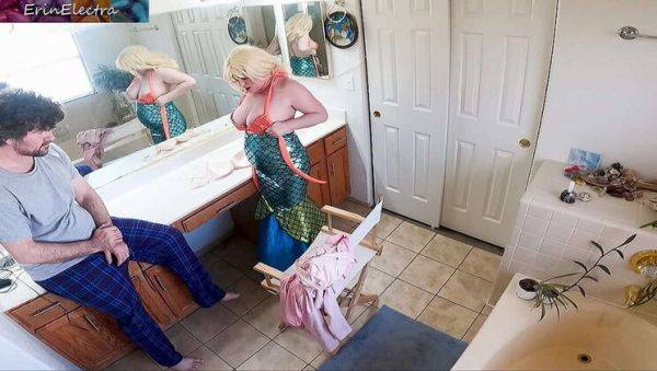 Stepmom Dressing Caught On Camera: Stepson Does More Than Help In The Bathroom - veryfreeporn.com on v0d.com