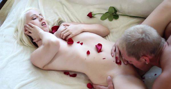 Sweet ass blonde loudly begs for more whilst she gets fucked in erotic kinks - alphaporno.com on v0d.com