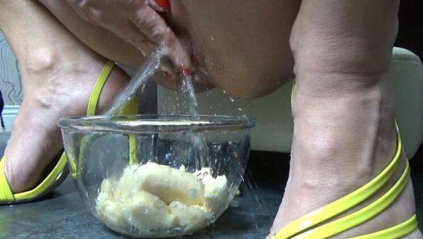 AnnaBUST Extreme Pissing & Banana Fetish - Amateur MILF Golden Shower & Food Play - xxxfiles.com on v0d.com
