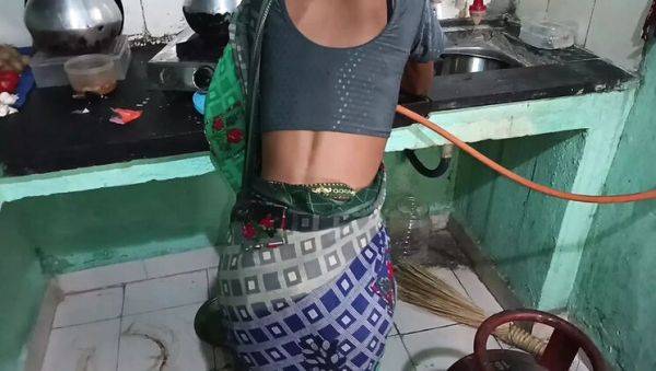 Desi Bhabhi Raniki Chut Gets Doggy Style Fuck in Kitchen by Brother-in-Law's Big Cock - veryfreeporn.com - India on v0d.com