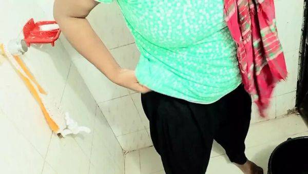 Step Cousin Fucks Step Brother Loudly In Bathroom - Indian 18 Year Old Bhabhi Moaning - veryfreeporn.com - India on v0d.com