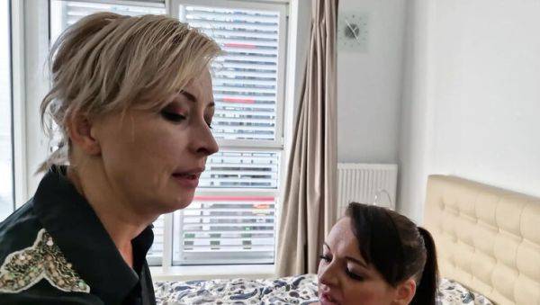 Lesbian MILFs Devon Breeze & Wanilianna Scissoring in Nylon Stockings - Who Cums First? - veryfreeporn.com - Britain on v0d.com