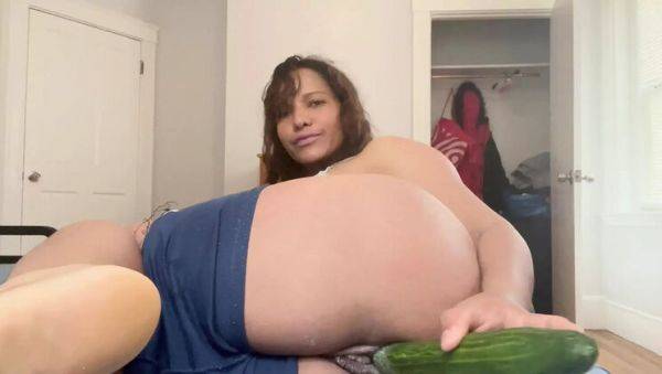 Michelle Sex Hard Big Cucumber Pussy Masturbation Amateur Latina MILF - veryfreeporn.com - Venezuela - Spain on v0d.com