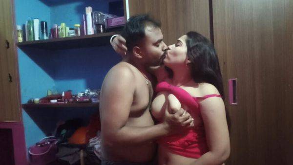 Sona Bhabhi Hot Desi Girlfriend Kissing and Hard Fucking with Boyfriend - veryfreeporn.com - Britain - India on v0d.com
