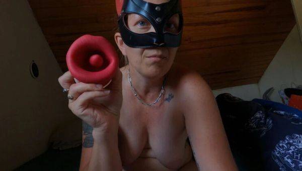 Amateur MILF Unboxing and Testing Vibrator Toy - Real Orgasm Solo Masturbation - veryfreeporn.com - France on v0d.com