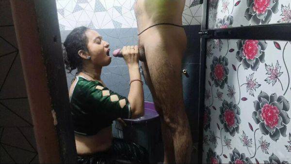 Hot Indian Desi Girl Sagita Sharm First Time Blowjob & Face Fuck in Bathroom 4K - veryfreeporn.com - India on v0d.com
