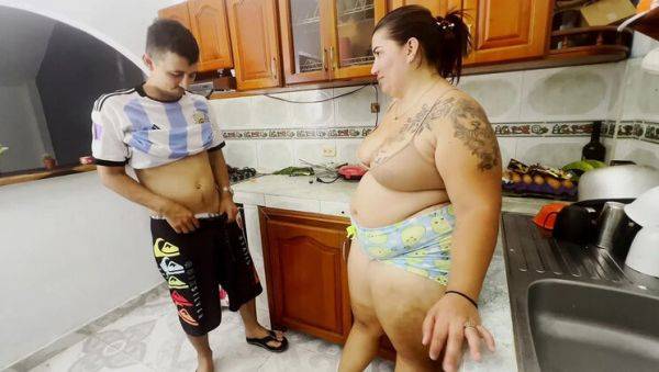 Kitchen Fuck with Latina Big Ass Mom - Homemade Viral Scandal - veryfreeporn.com - Spain - Colombia on v0d.com