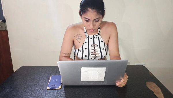 Homemade Blowjob: Young Latina Sucks Old Technician's Cock While Fixing Laptop - Big Ass Moaning - xxxfiles.com - Spain - Ecuador on v0d.com