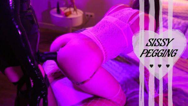 Sissy Gets Plugged and Fucked Hard by Mistress - veryfreeporn.com - Britain - Argentina on v0d.com
