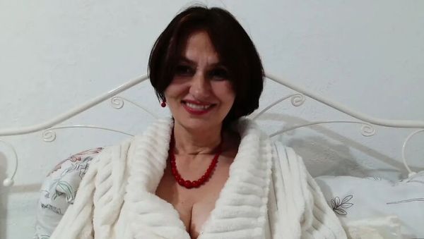 Mature Russian Angela Lady pees on mattress with hairy pussy and big tits - xxxfiles.com - Russia on v0d.com