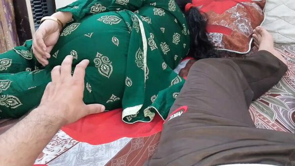 Desi Stepmom QueenbeautyQB Hot Nude Sharing Bed - Big Tits Blowjob Creampie - veryfreeporn.com on v0d.com