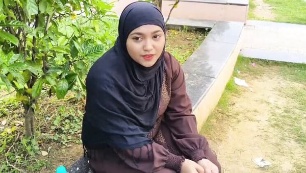 Poor Muslim Hijab Girl Fucks Producer For Money - Outdoor Garden Sex Hindi Urdu - xxxfiles.com - India on v0d.com