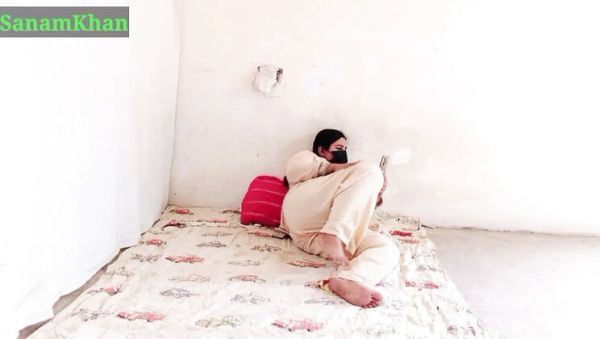 Desi Bhabhi Solo Masturbation - Pakistani Girl Fingering Her Big Ass in Calm Evening Mood - veryfreeporn.com - Usa - India - Pakistan on v0d.com