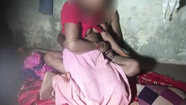 Indian Bhabhi Hot Sex with Old Man - Desi Cheating Wife Footjob and Big Cock Doggy Style - veryfreeporn.com - India on v0d.com