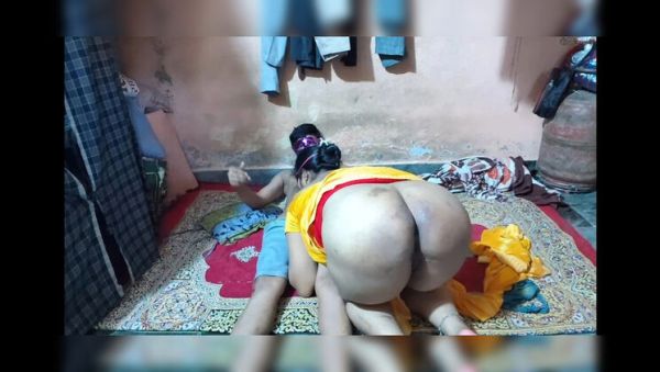 Desi Bhabhi Priya seduces neighbor boy for wild sex in homemade Indian video - veryfreeporn.com - India on v0d.com