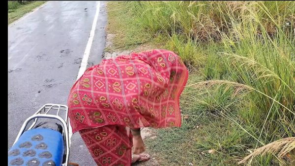 Desi Bhabhi Outdoor Blowjob and Doggy Style Sex with Young Boyfriend - porntry.com - India on v0d.com