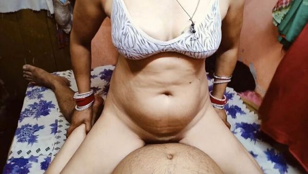 Madhu Neelam Bhabhi Fucking Boyfriend - Desi Housewife Cheating on Husband with Friend - veryfreeporn.com - India on v0d.com