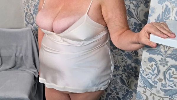 Amateur BBW Wife Homemade - Bury Your Face in Her Massive Natural Tits - xxxfiles.com - Britain on v0d.com