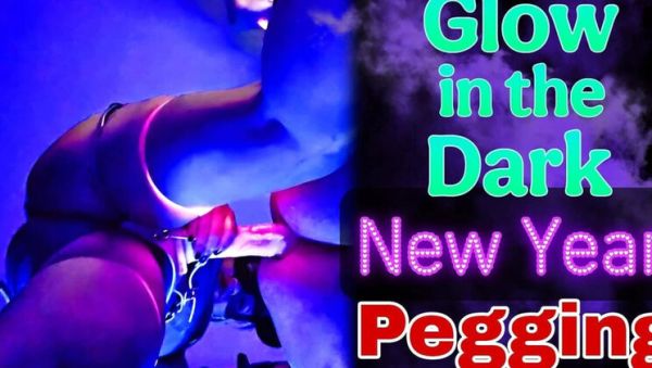 Glow In The Dark Anal Pegging Femdom - Amateur Homemade Masked Slave Training - veryfreeporn.com on v0d.com