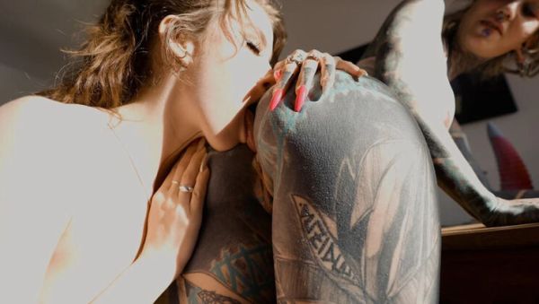 Tattooed Lesbian Anal Gape and Squirting with Big Toy - Anuskatzz & Eden Ivy Hardcore Play - veryfreeporn.com - Britain on v0d.com