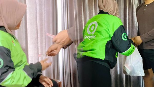 Indonesian Hijab Ojol Driver Gets Special Bonus Creampie From Customer - porntry.com - Indonesia on v0d.com