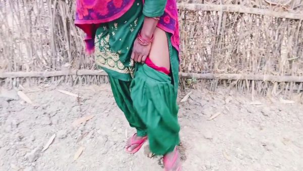Bihar Tr Xhtad Village Nomita Bhabhi Fingerings Outdoors With Village Bhabhi - desi-porntube.com - India on v0d.com