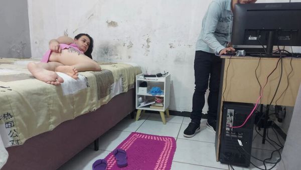 Lonely Brazilian Housewife Cheats on Husband with Big Cock Internet Technician - Homemade Cuckold Climax - veryfreeporn.com - Brazil - Portugal on v0d.com